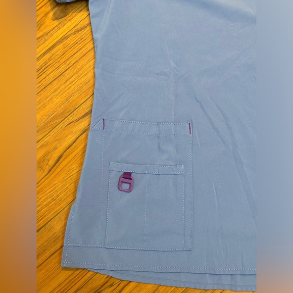 Carhartt Force Scrub Top Women's size Small - Blue - Picture 5 of 7